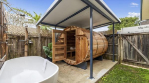 Pet - Friendly, Sleeps 2, 1 5 Bathrooms, Outdoor Sau